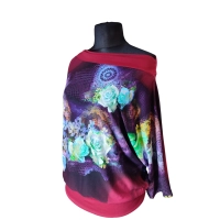 Bluzka kimono z marszczonym dekoltem - wzór w kremowe róże